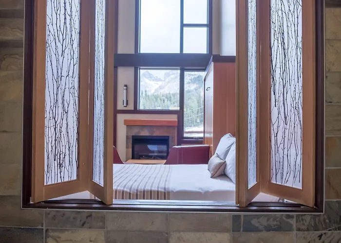 Sunshine Mountain Lodge